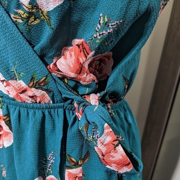 Dream Of Me Faux Wrap Floral Maxi Dress Size Medium EUC - Picture 6 of 10